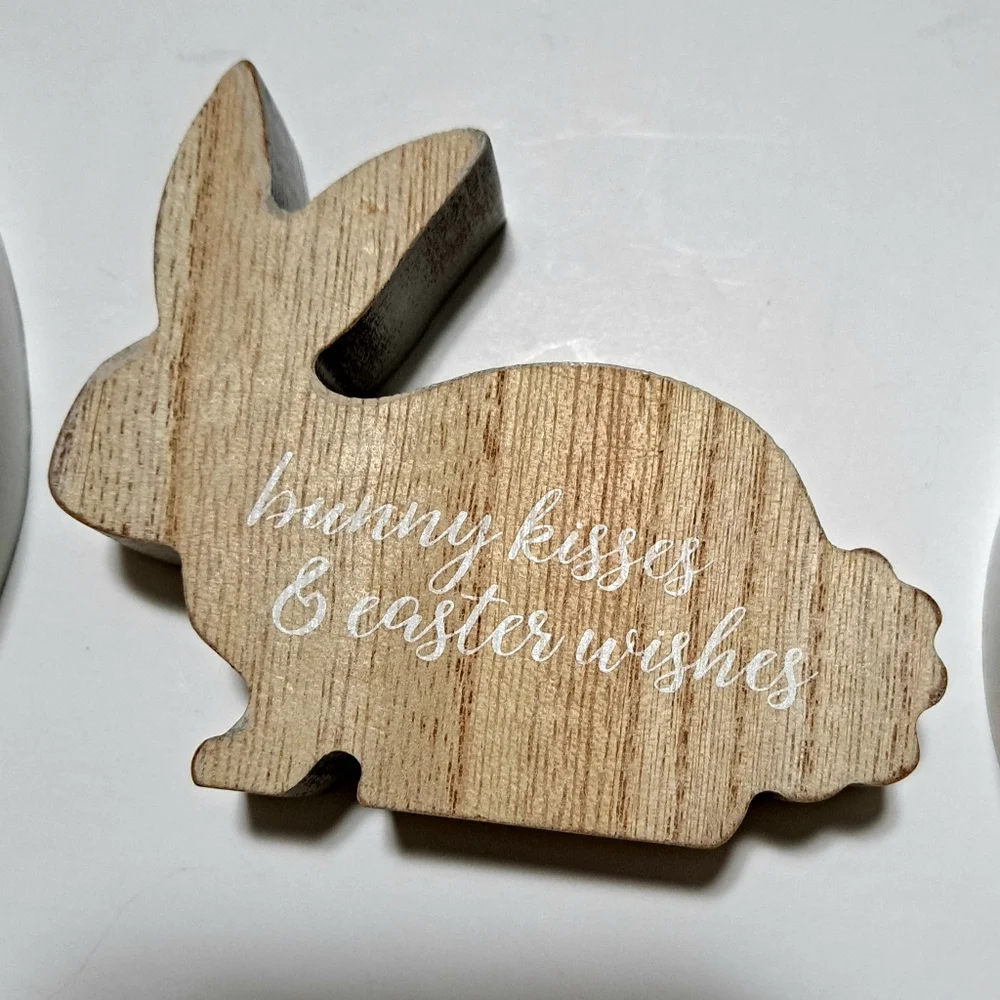 N/A charming wooden